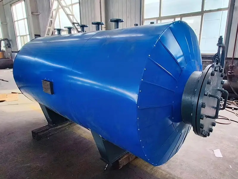 Steam storage tank